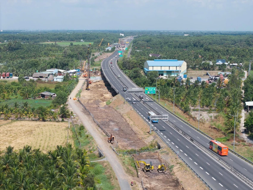 Dự án đầu tư xây dựng mở rộng đường cao tốc Thành phố Hồ Chí Minh – Trung Lương – Mỹ Thuận
